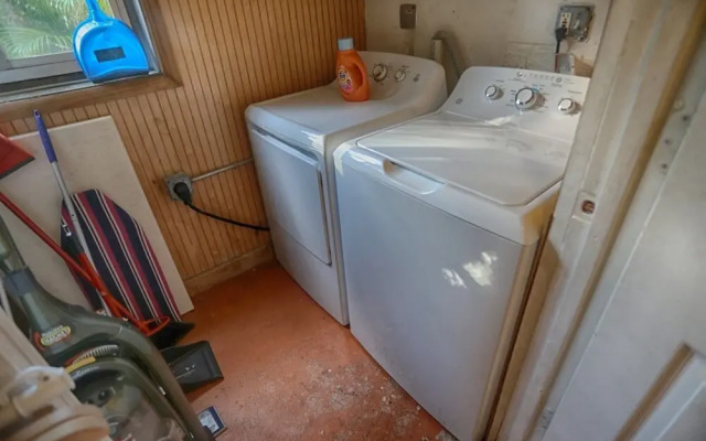 Spacious & Conveniently Located Miami Airport Home