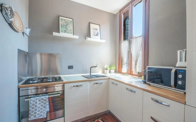 Stylish Renovated Apartment In The Heart Of The City