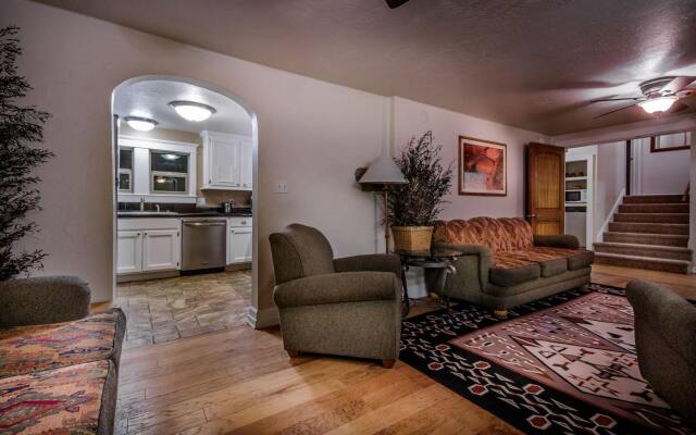 Stone Lizard Lodging