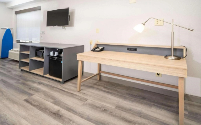 Country Inn & Suites by Radisson, Stone Mountain, GA