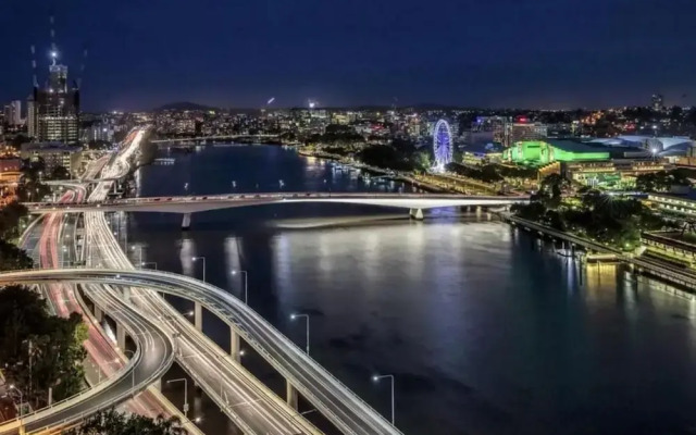 Premium 2BR CBD Apartment With River View Balcony