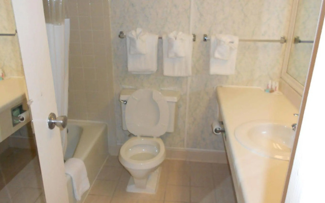 Travelodge Peoria Hotel and Conference Center