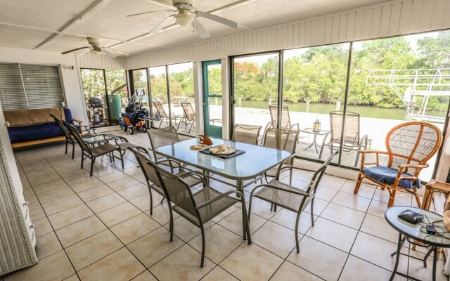 464 Washington Court - M