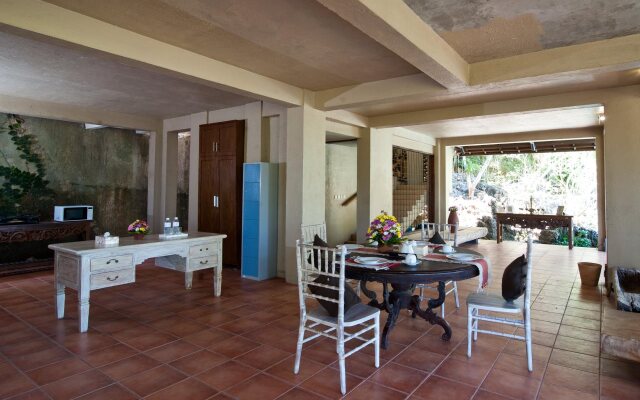 Hidden Hills Villas