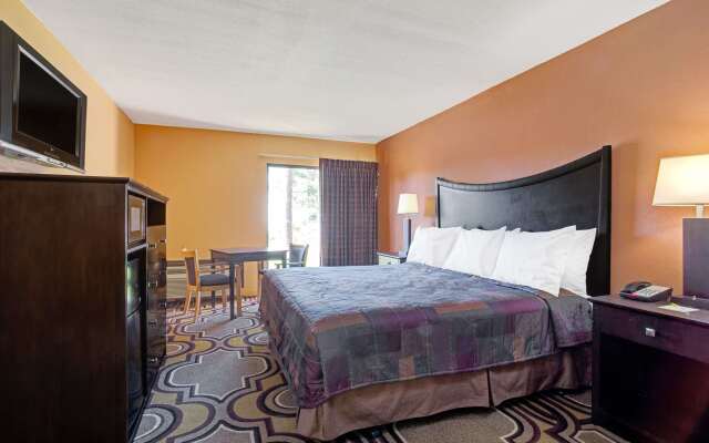 Days Inn & Suites by Wyndham Tampa near Ybor City