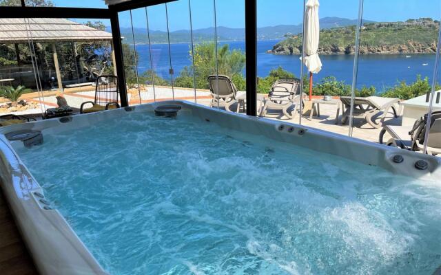 Villa in Posizione Panoramica-Villa Punta Pareti