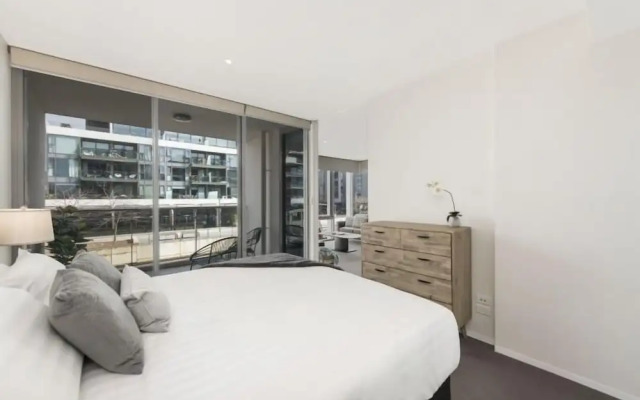Accommodate Canberra - Lakefront