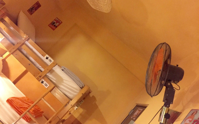 (Self-check in) Monkey Surfing Backpackers Hostel