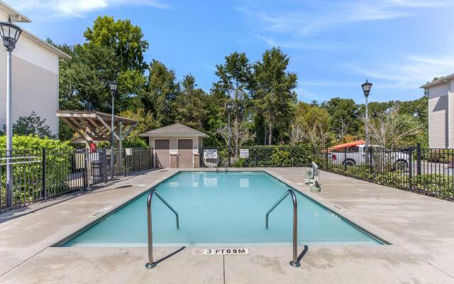 Suburban Extended Stay Hotel North - Ashley Phosphate