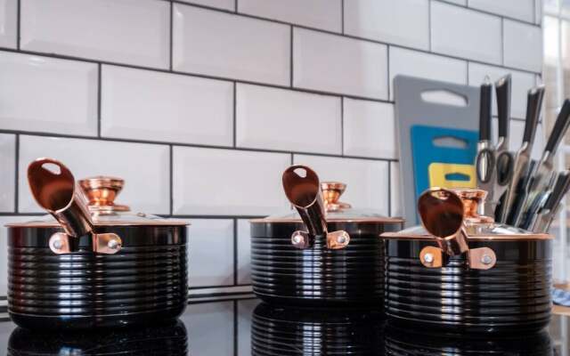 House With Sauna, hot Tub, gym & Parking