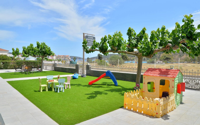 Stork Holiday Apartments - Garden & Sea View