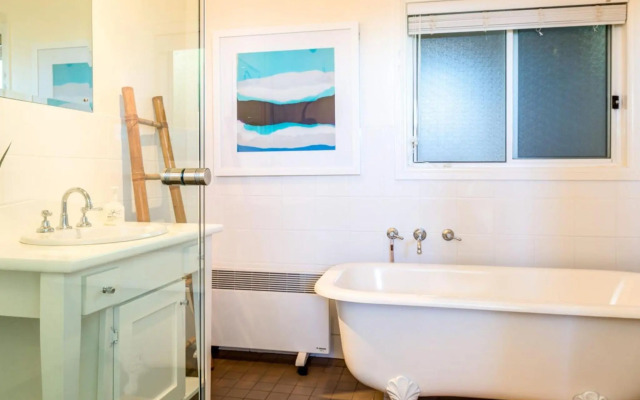 THE LOOKOUT AT GERROA Gerroa 4pm check out Sundays