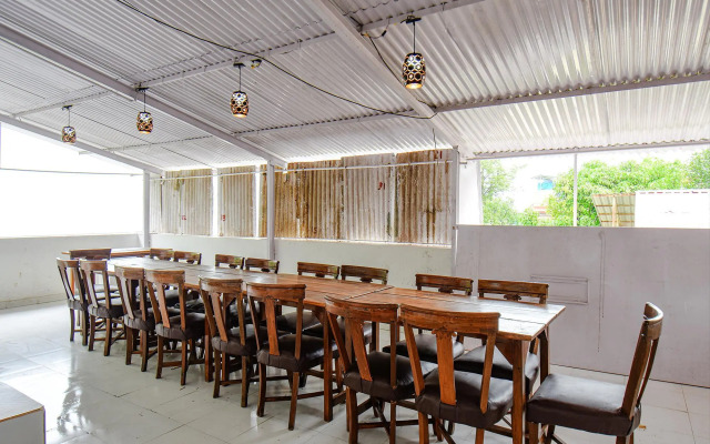 Fabhotel Silver Nest