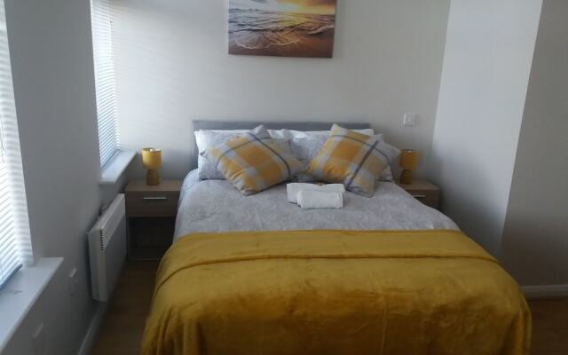 Luxury and Stylish 2 bedroom Apartment with en-suite