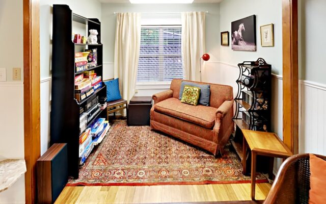 3BR 2BA Brentwood Home by RedAwning