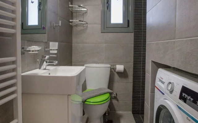 Modern Comfy Aptm Near the Acropolis by GHH