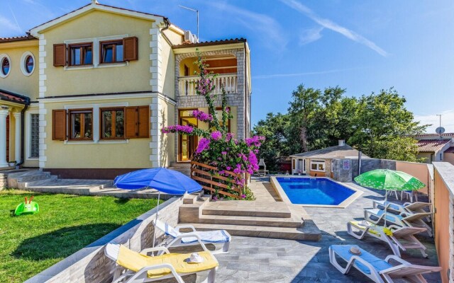 Stunning Home in Medulin With Wifi and 7 Bedrooms