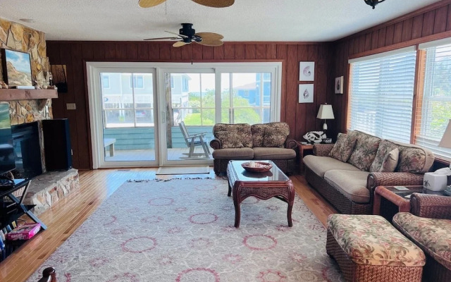 Fore Shore West- 4 Bedroom Home by RedAwning