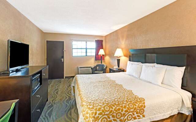 Days Inn by Wyndham Cherokee Near Casino