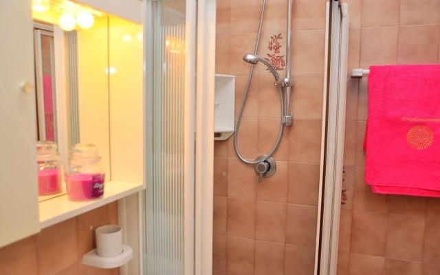 Elegant and Bright Studio Apartment Near the Beach