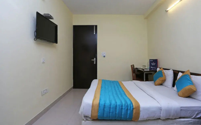 Oyo 4930 Home Stay Em Residency