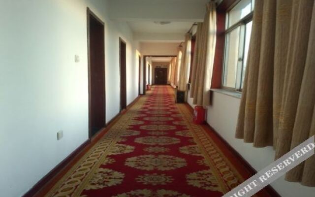 Yingjie Collection Hotel (Zibo Aluminum City Shopping Center Shandong Aluminum Vocational College)