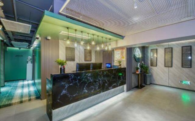 Jianwei Space Art Hotel (Shanghai Lujiabang Road Subway Station Branch)