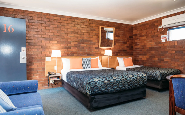 Country Pathfinder Motor Inn