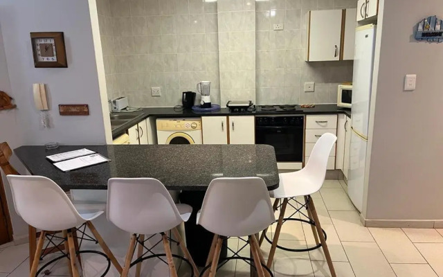 201 St Tropez, South Coast