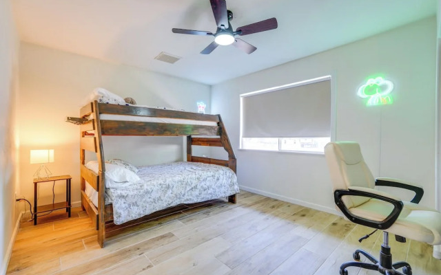 Fire Pit & Games: Family-friendly Retreat in Mesa!