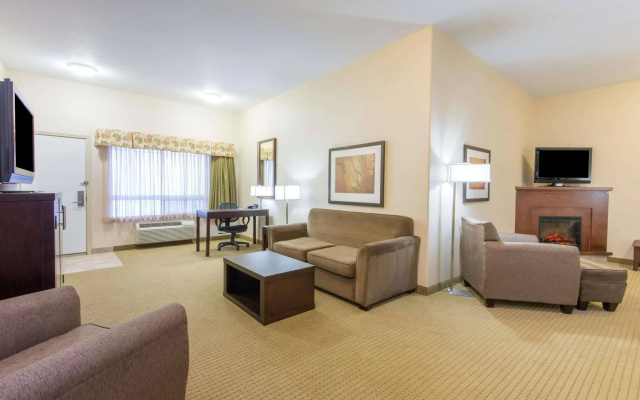 Ramada by Wyndham Wainwright