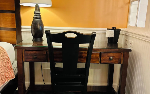County Clare Irish Hotel & Pub
