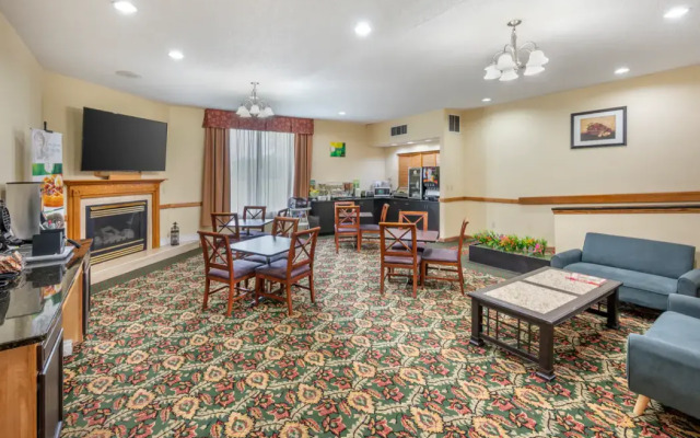 Quality Inn & Suites Near Amish Country