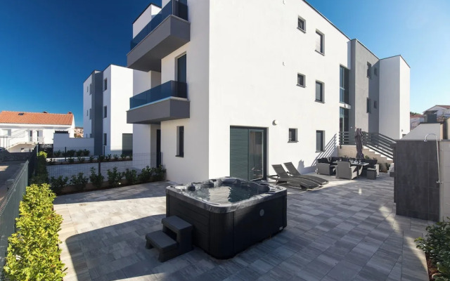 LuxArt City SPA Residence Krk