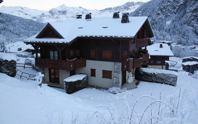 Apartment With One Bedroom In Les Houches, With Wonderful Mountain View, Shared Pool And Furnished Garden 30 M From The Slopes