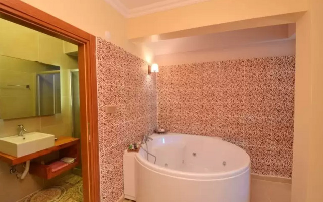 Sweet Home River Hotel