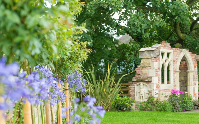 The Fence Gate Lodge