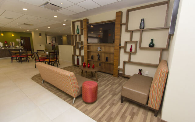 Holiday Inn Express Guadalajara Aeropuerto by IHG