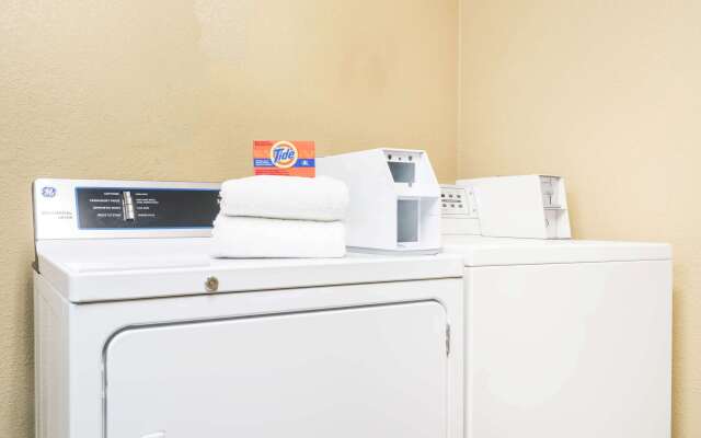 Super 8 by Wyndham Wausau