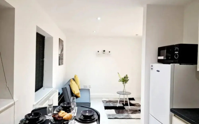 Modern Apartment in Uxbridge