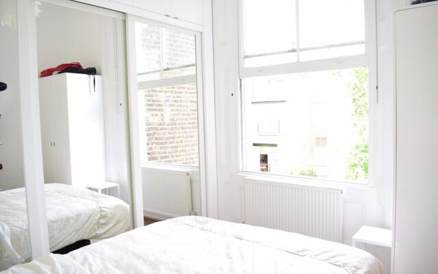 1 Bedroom Flat in Notting Hill With Mezzanine