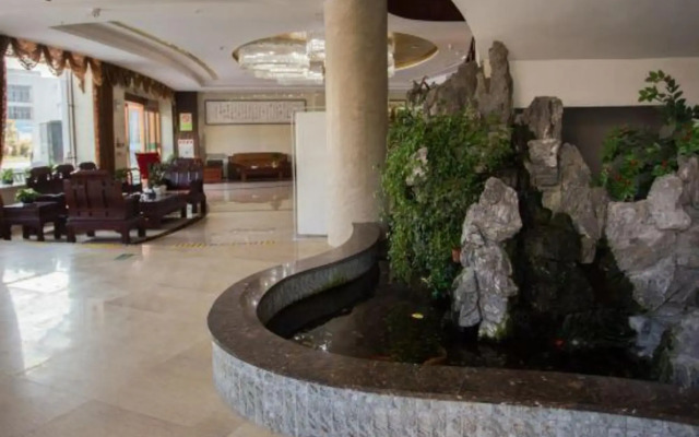 Qinyuan Holiday Hotel