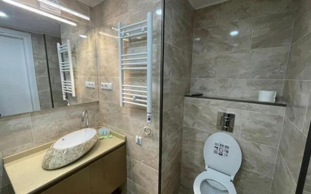 Leo Group Luxury Apartment 1834 Alliance Palace