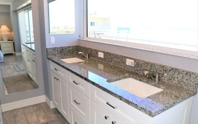 Jamaica Royale 806 - 2 Br Condo