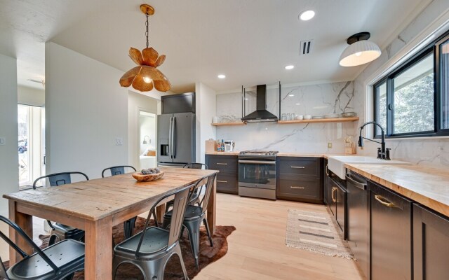 Stylish Flagstaff Home: Close to Hiking & Fishing!