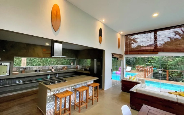 Casa c/ Piscina Privativa, 3 Suítes Sala integrada