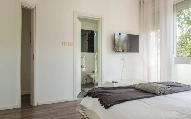 Gordon beach! 2 bedrooms great location