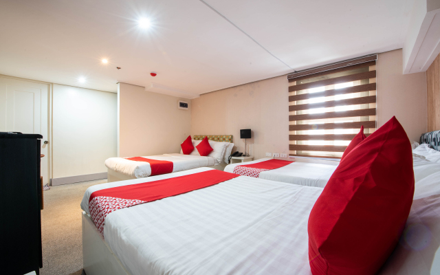 OYO 492 Sunset View Ridge Residences