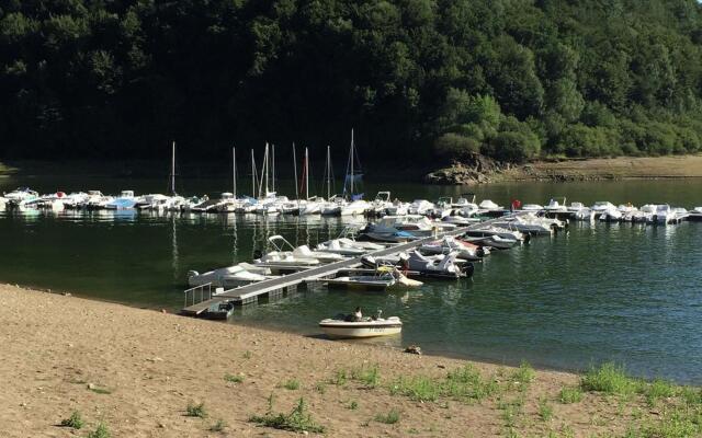 Cozy Holiday Home near Lake in Beaulieu