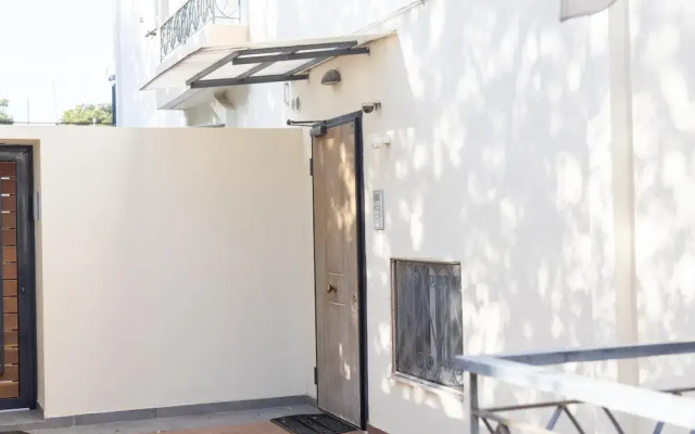 Elegant Coastal Haven Fully Renovated 3-bedroom Apartment